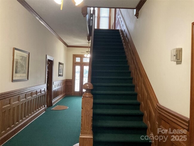 Building Photo - 409 N Main St