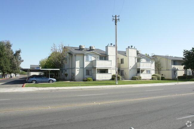 Building Photo - Village Oaks Apartments