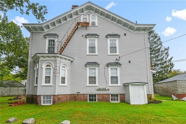 Building Photo - 5 Record St