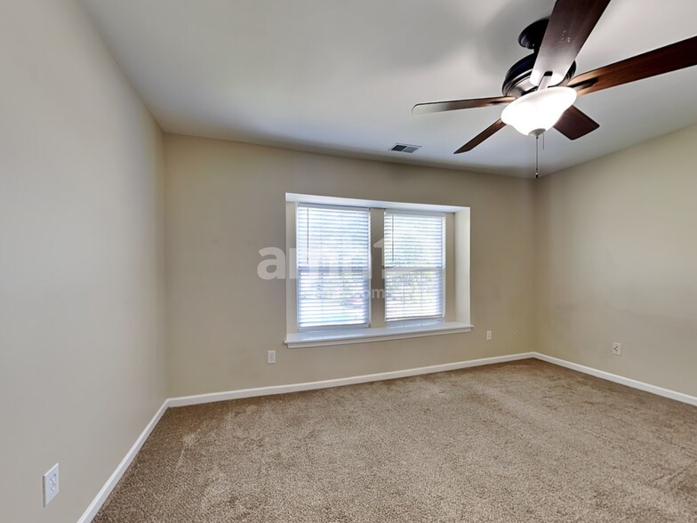 Building Photo - 136 Graduate Ln