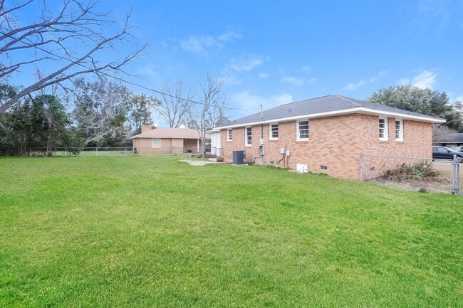 Building Photo - 890 Griffin St