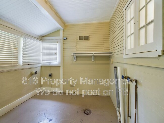 Building Photo - 2729 Calumet St