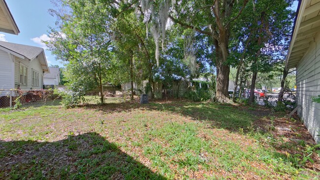 Building Photo - Beautiful 2 Bedroom Home in San Marco read...