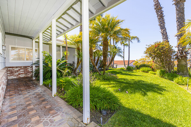 Building Photo - 416 S La Esperanza