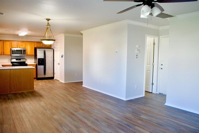 Building Photo - 1708 Darjeeling Dr