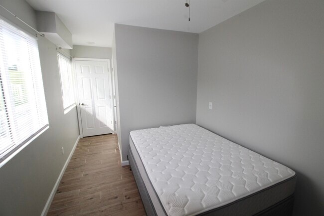 Building Photo - 1360 Hunters Rd