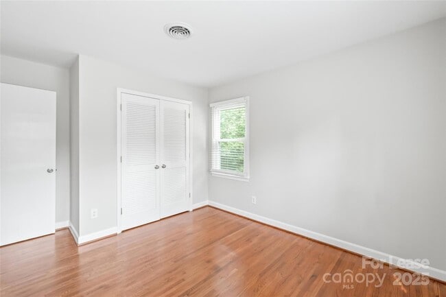 Building Photo - 5001 Vescova Ct