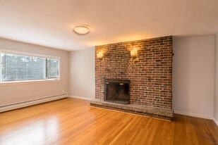 Building Photo - 242 Pleasant St