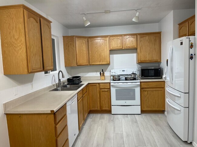 Building Photo - 1775 N Morton Dr