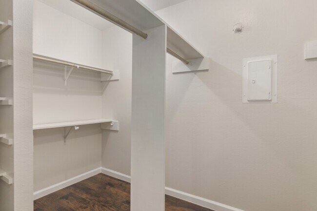 Building Photo - 10555 Turtlewood Ct