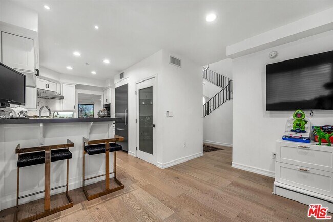 Building Photo - 2111 S Beverly Glen Blvd