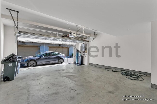 Building Photo - 4086 Kinsale St
