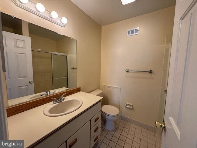 Building Photo - 802 Seminole Gardens