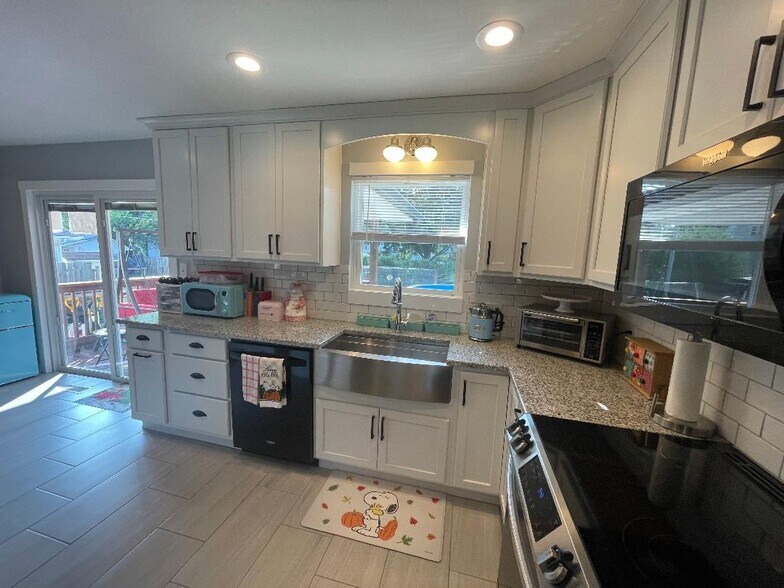 Kitchen Pic 2 - 4737 E Circle Dr NW