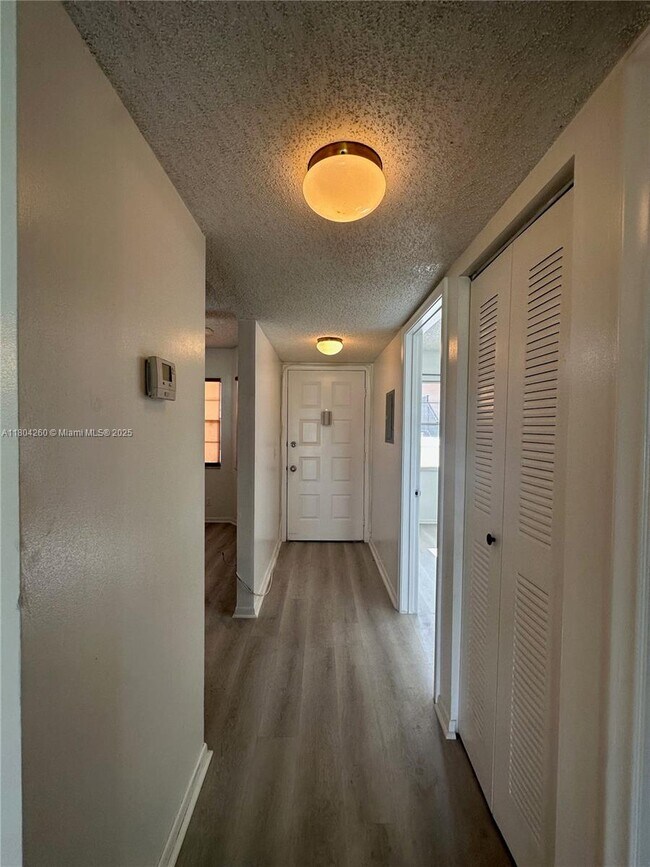 Building Photo - 1300 SW 124th Terrace