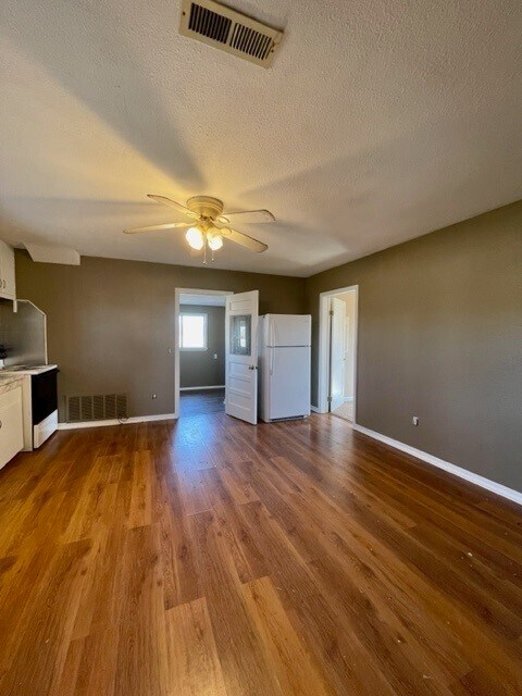 Building Photo - 1514 W Graham Rd