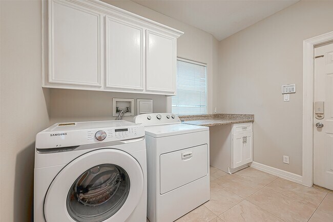 Building Photo - 66 Blooming Grove Ln