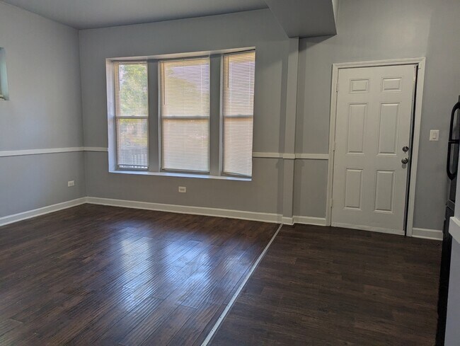 Building Photo - 6401 S St Lawrence Ave