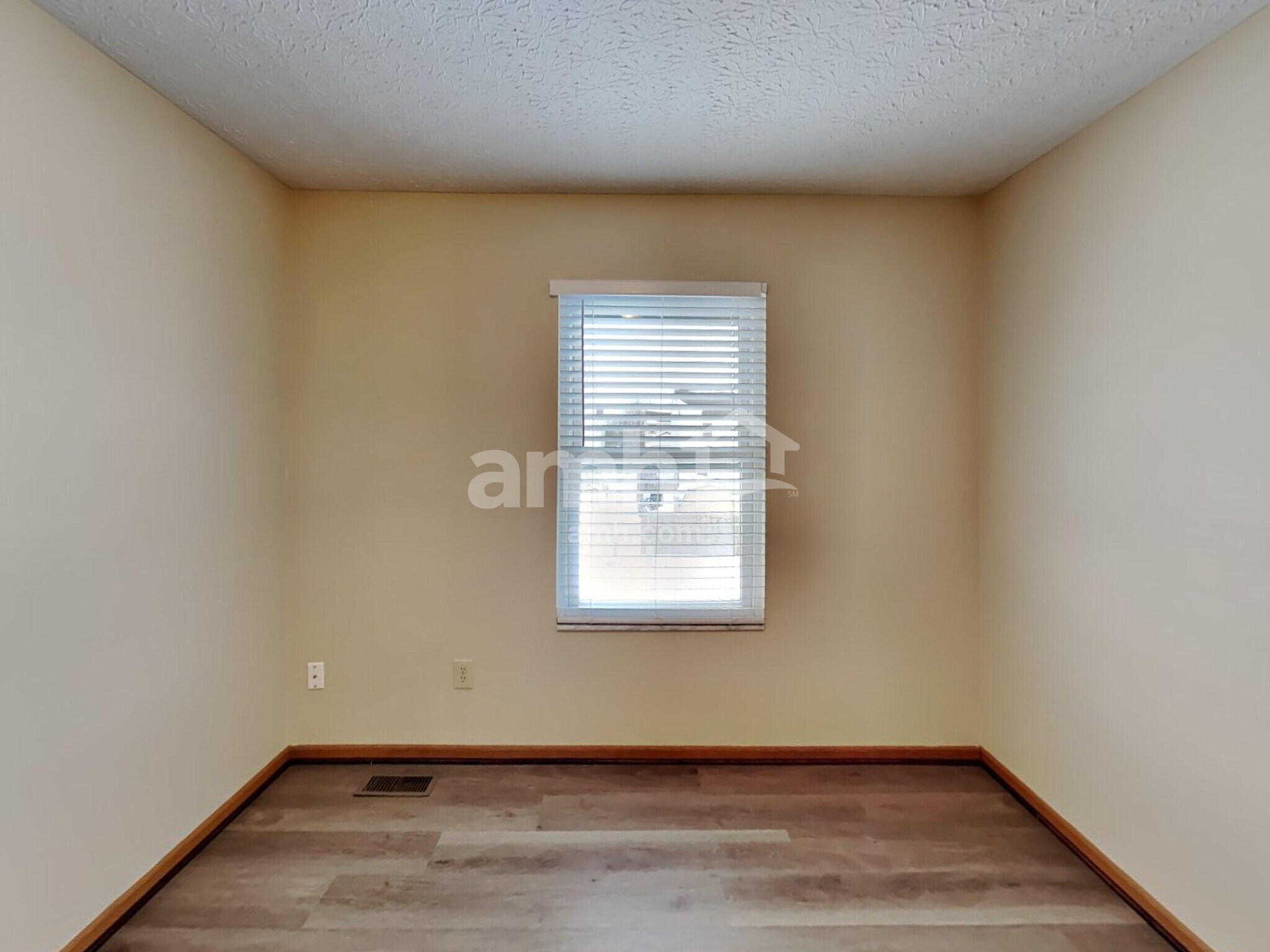 Building Photo - 254 Oxford Dr SW