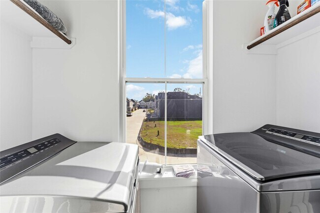 Building Photo - 405 Stonework Garden Ln