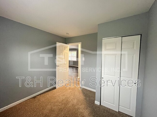 Building Photo - 1330 W Tate St