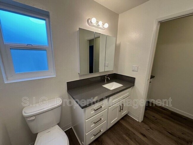 Building Photo - 10560 Sherman Grove