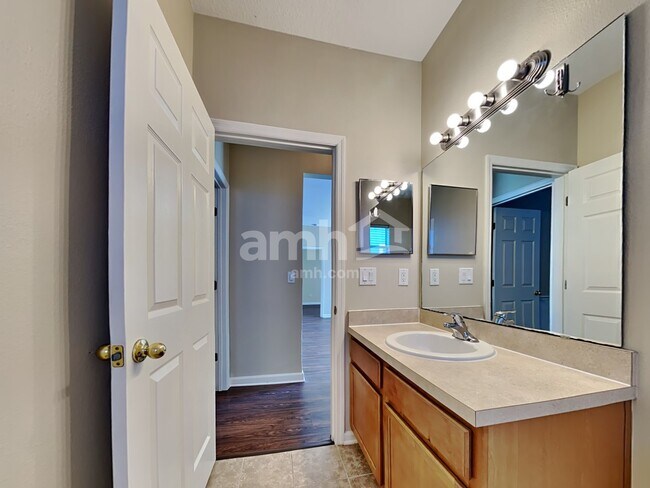 Building Photo - 655 Sunny Stroll Dr