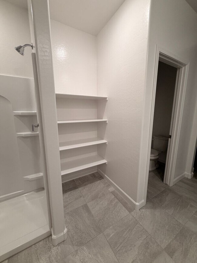 Building Photo - 1481 N Fenway Dr