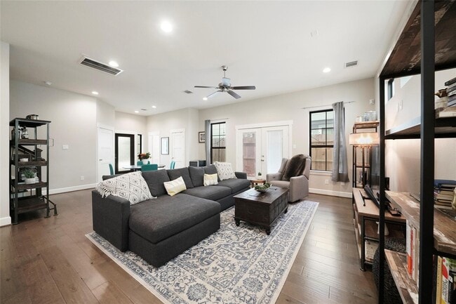 Building Photo - 5905 Petty St