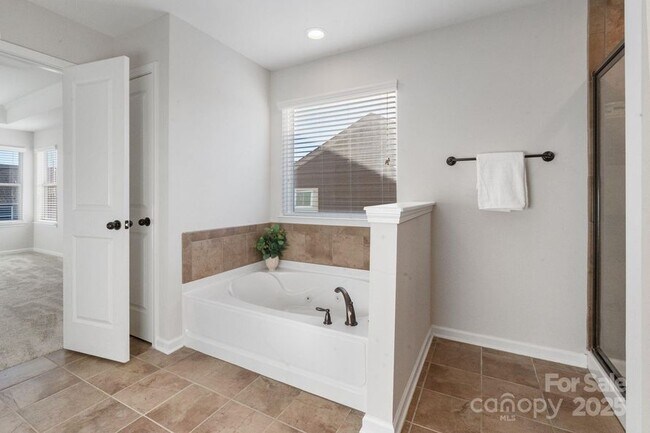 Building Photo - 2076 Waverly Ct