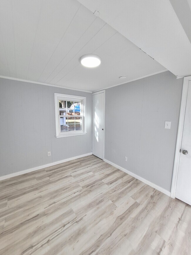 Building Photo - 2402 Fon Du Lac Rd