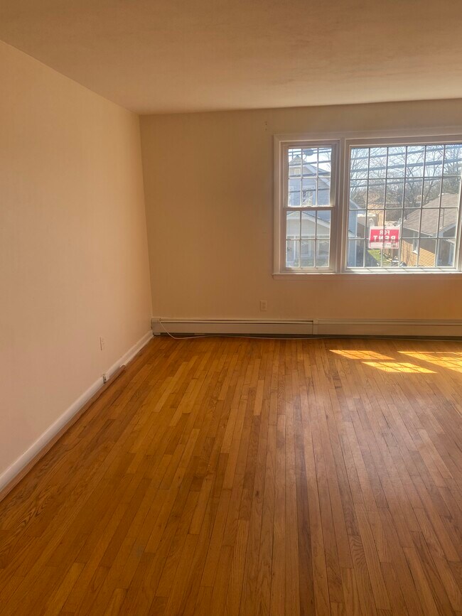 Building Photo - 25 Melrose Pl