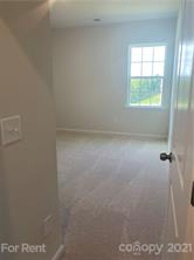 Building Photo - New Home in Desirable Palisades!