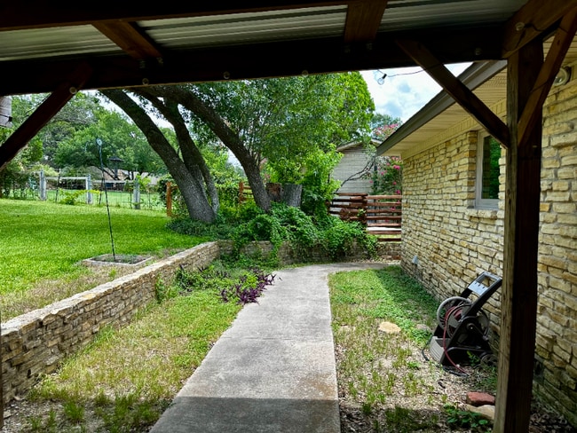 Building Photo - 8919 Whippoorwill Dr