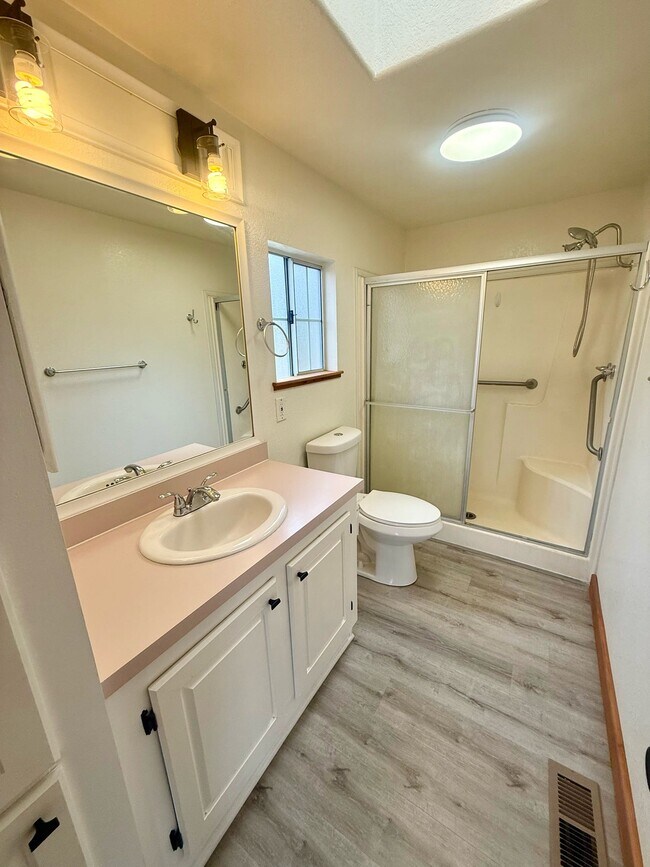 Building Photo - 14555 E Van Tam Way