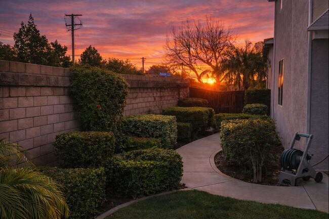 Building Photo - Spacious 4-Bedroom Murrieta Home with Loft & 3-Car Garage