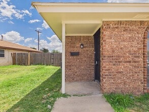 Building Photo - 1927 Howard Dr