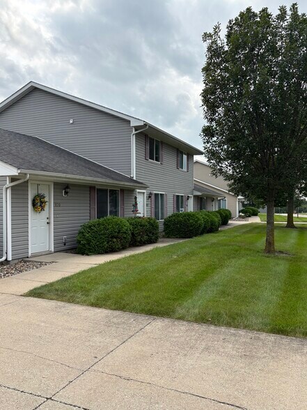 Building Photo - 872 Edgewater Dr
