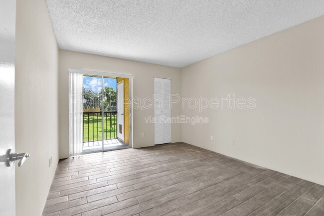 Building Photo - 414 Meadows Cir