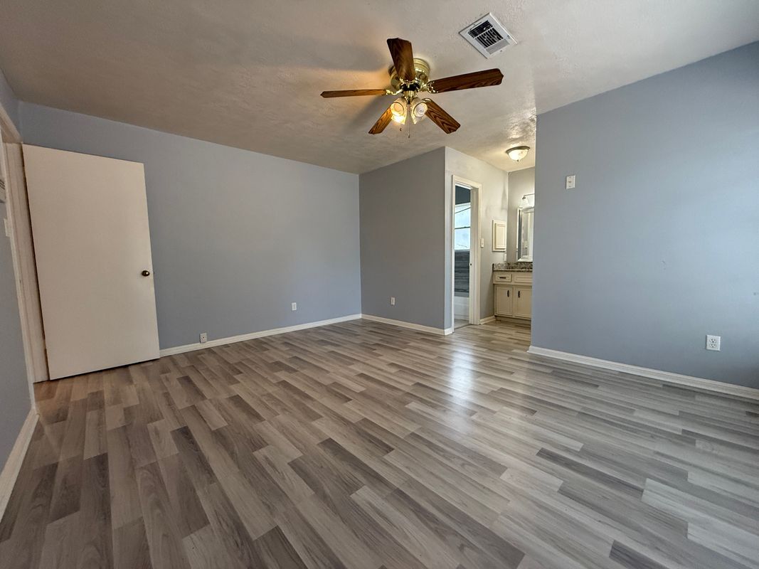 Building Photo - 422 Gamewood Dr