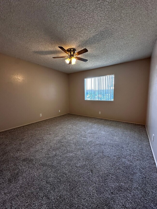 Building Photo - 5130 N Glendora Ave