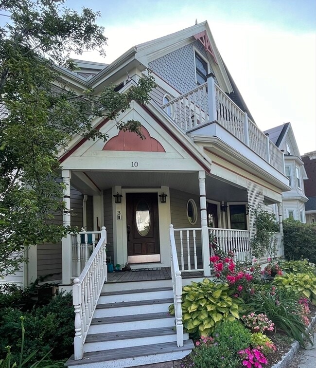 Building Photo - 10 Symmes St