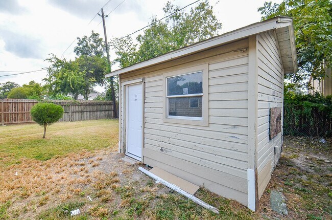Building Photo - 6741 Limestone St