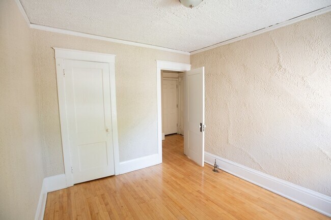 Building Photo - 3000 N Oakland Ave