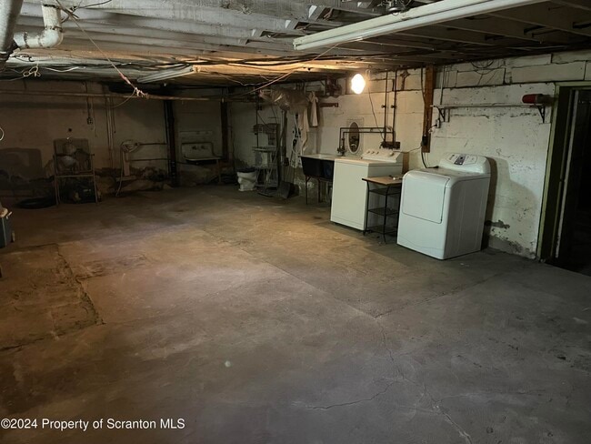 Building Photo - 1312 Main St