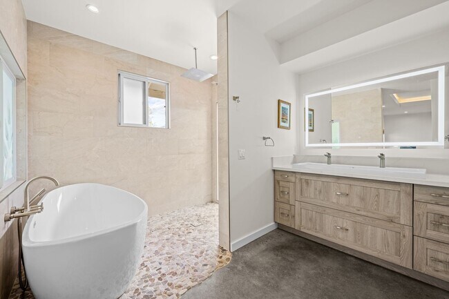 Building Photo - Contemporary Home in Gated Community