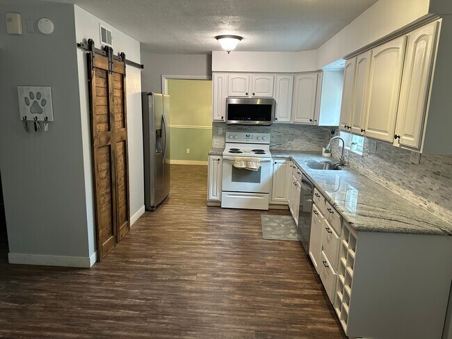 Building Photo - 9434 Sheralee Dr