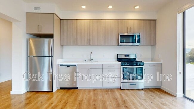 Building Photo - 532 Union St