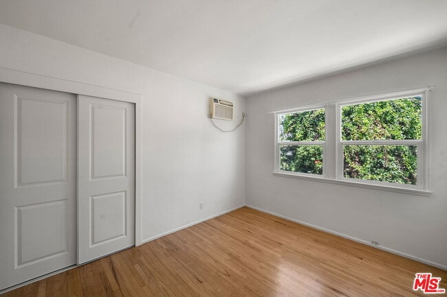 Building Photo - 2233 Laverna Ave