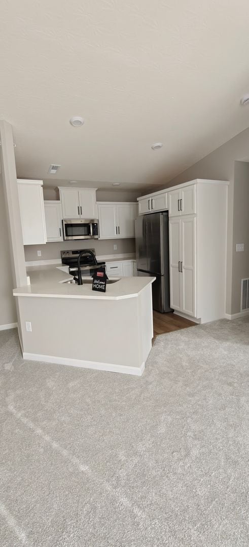 Building Photo - 568 Foxhill Dr